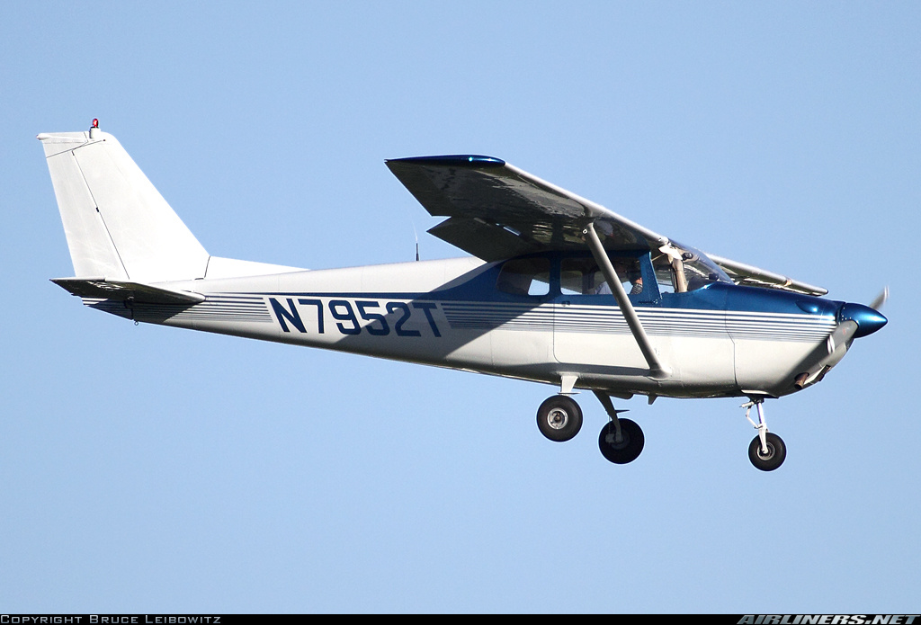 El Cessna 175 Skylark es un avión monomotor de 4 plazas, producido entre 1958 y 1962. Su motor de 175 HP le brinda mayor potencia y rendimiento que otros monomotores de su época, ideal para vuelos recreativos, entrenamiento avanzado y cross-country. Confiable, duradero y versátil, sigue siendo un referente en la aviación ligera. Publica, compra o vende tu Cessna 175 en Aviación Continental, la plataforma de anuncios clasificados que conecta a pilotos y escuelas de todo el mundo.
